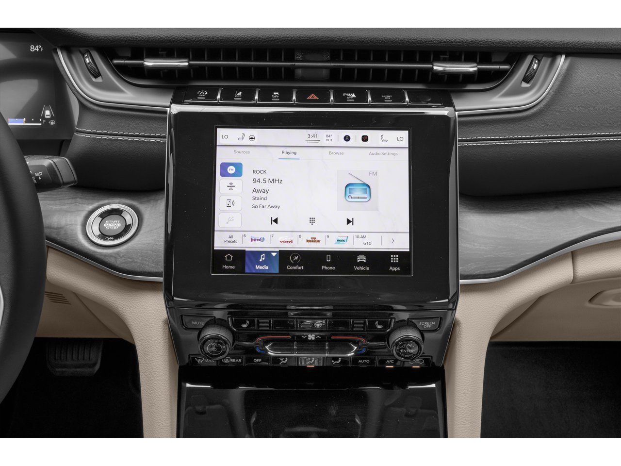 2023 Jeep Grand Cherokee Laredo Altitude photo 3