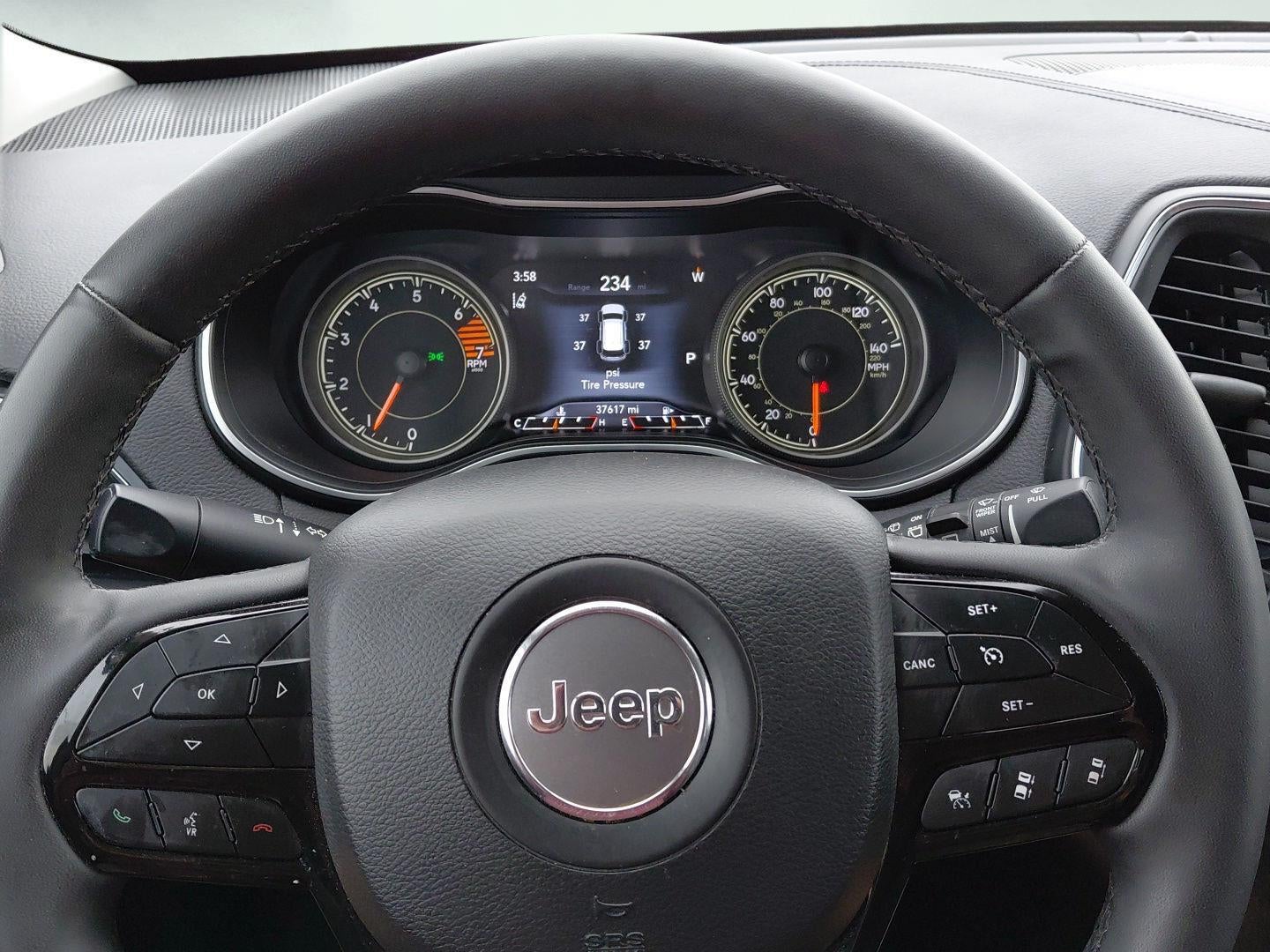 2023 Jeep Cherokee Altitude Lux