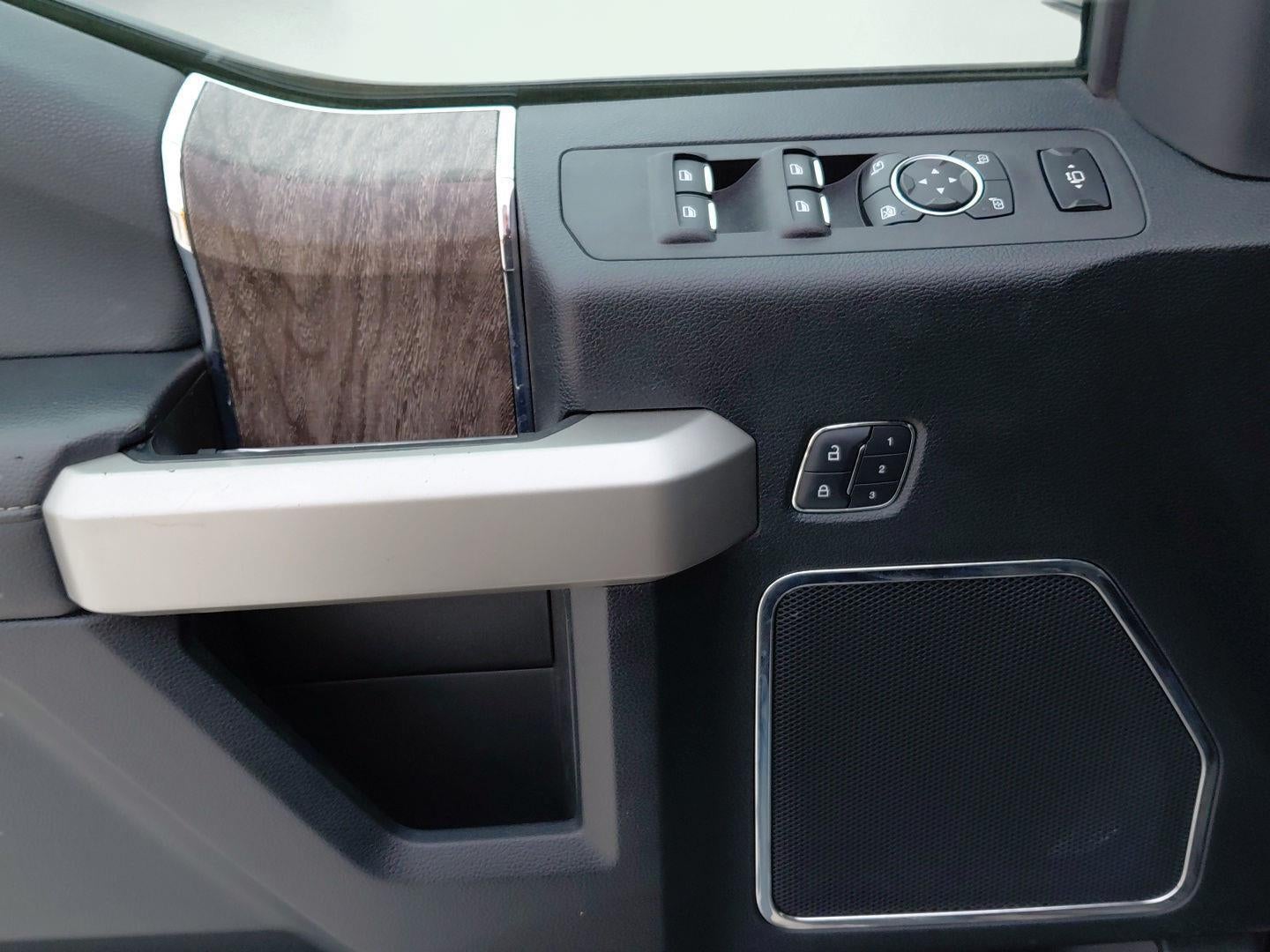 2017 Ford Super Duty F-350 SRW Lariat