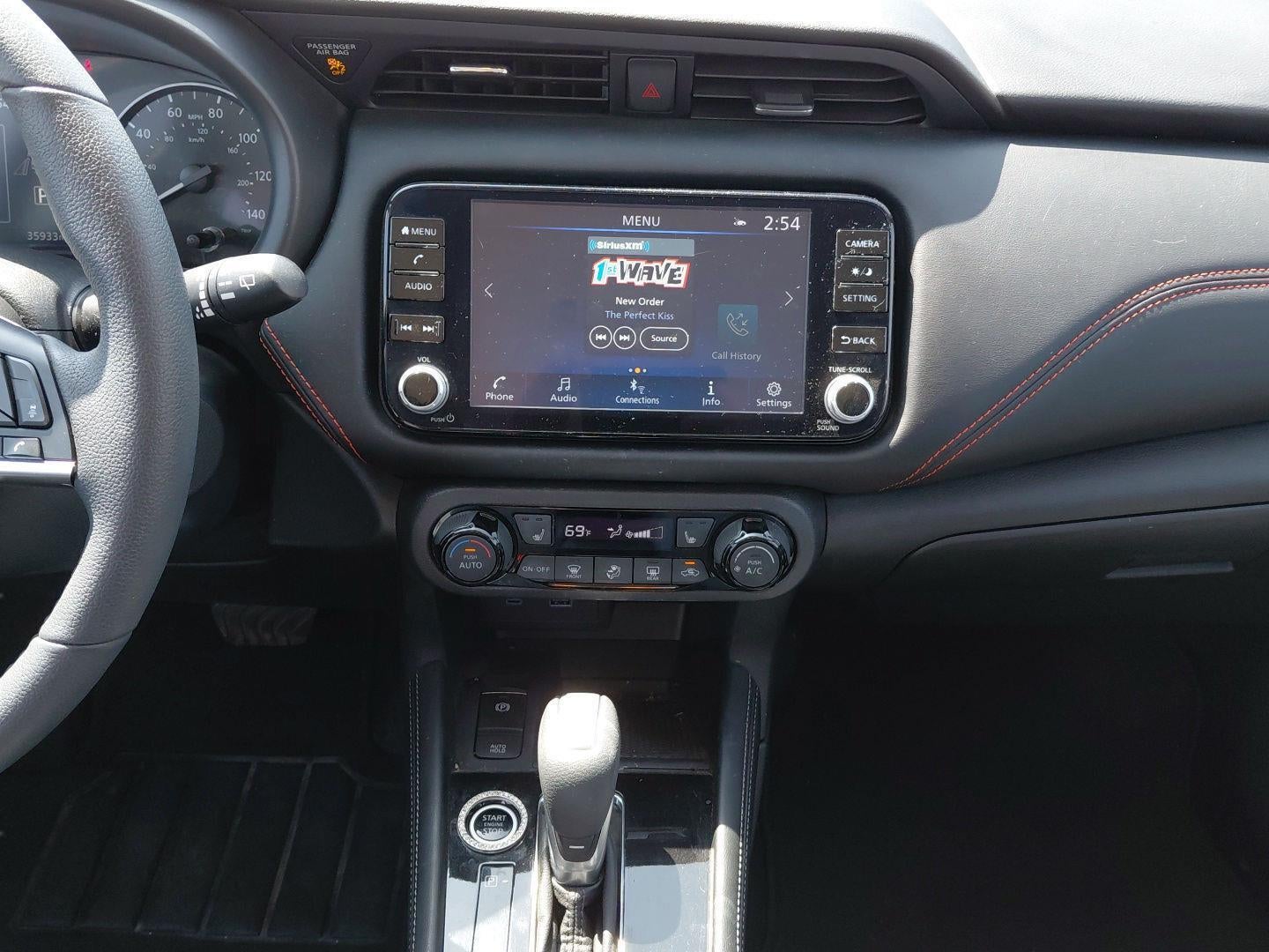 2023 Nissan Kicks SR