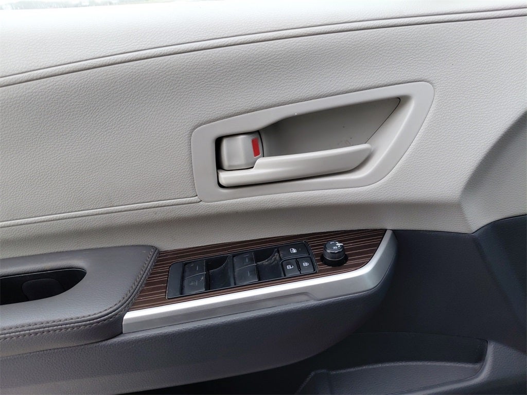 2024 Toyota Sienna LE 8 Passenger