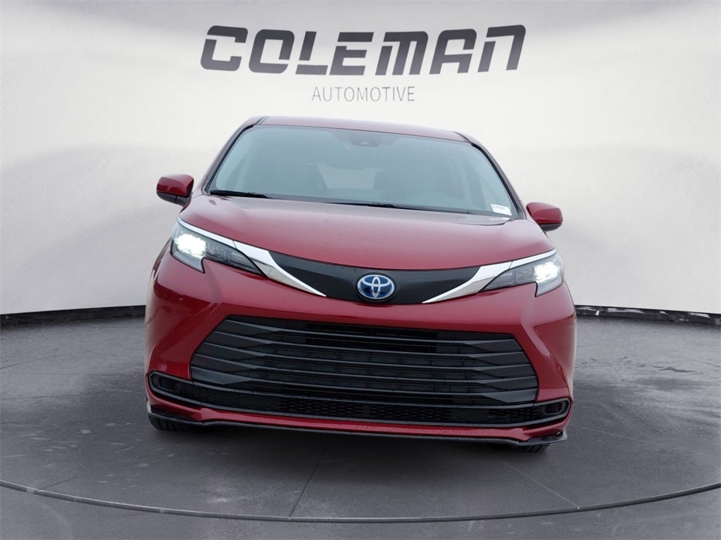 2024 Toyota Sienna LE 8 Passenger